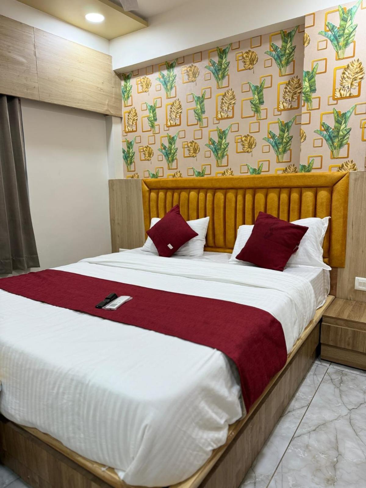 Hotel Alpine Ahmedabad Exterior foto
