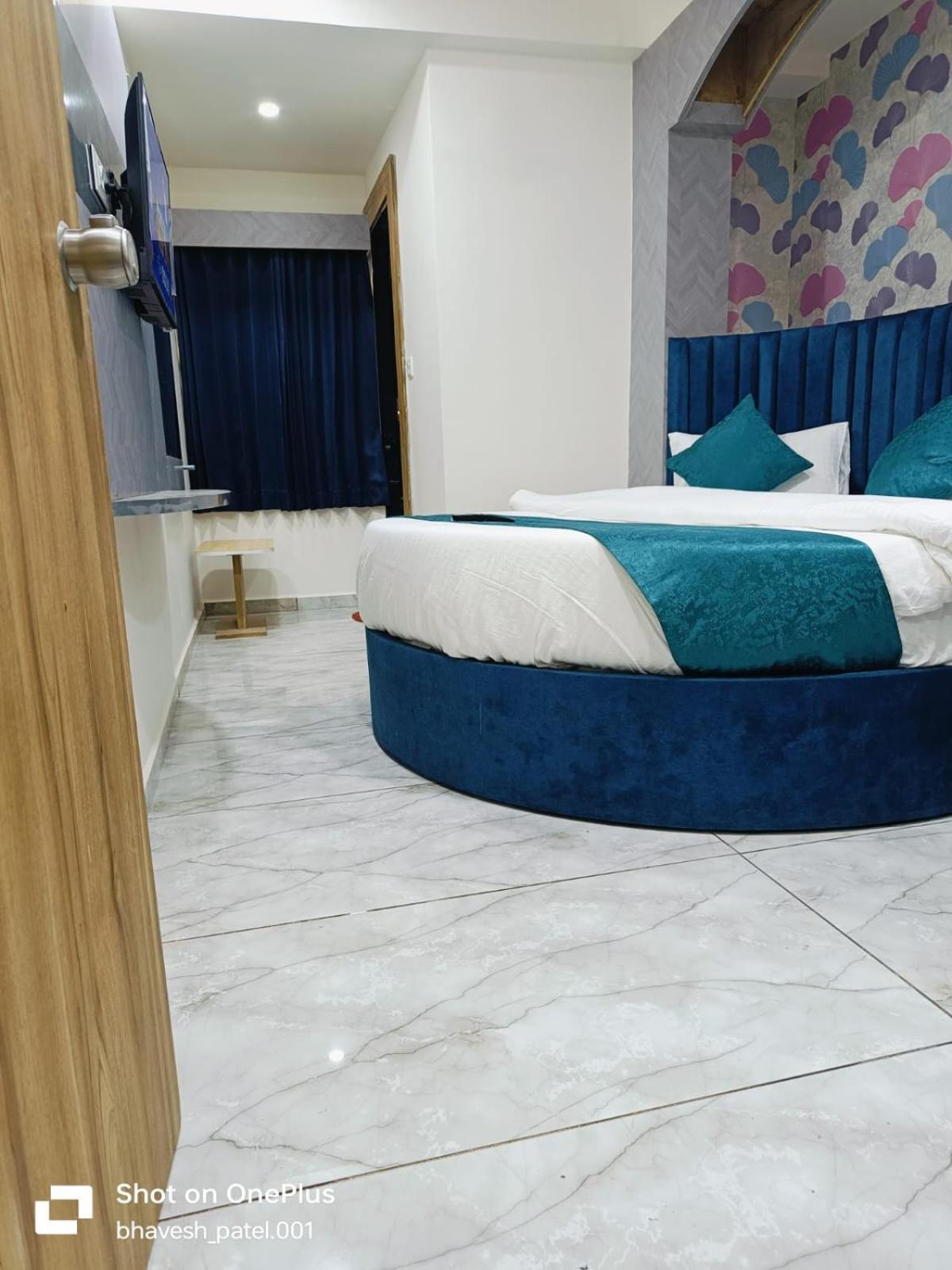 Hotel Alpine Ahmedabad Exterior foto